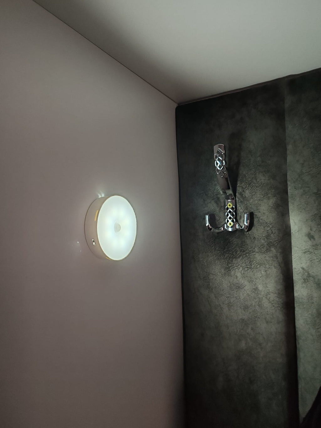 Lampa LED cu senzor de miscare - se aprinde automat noaptea (Pachet 2 bucati)
