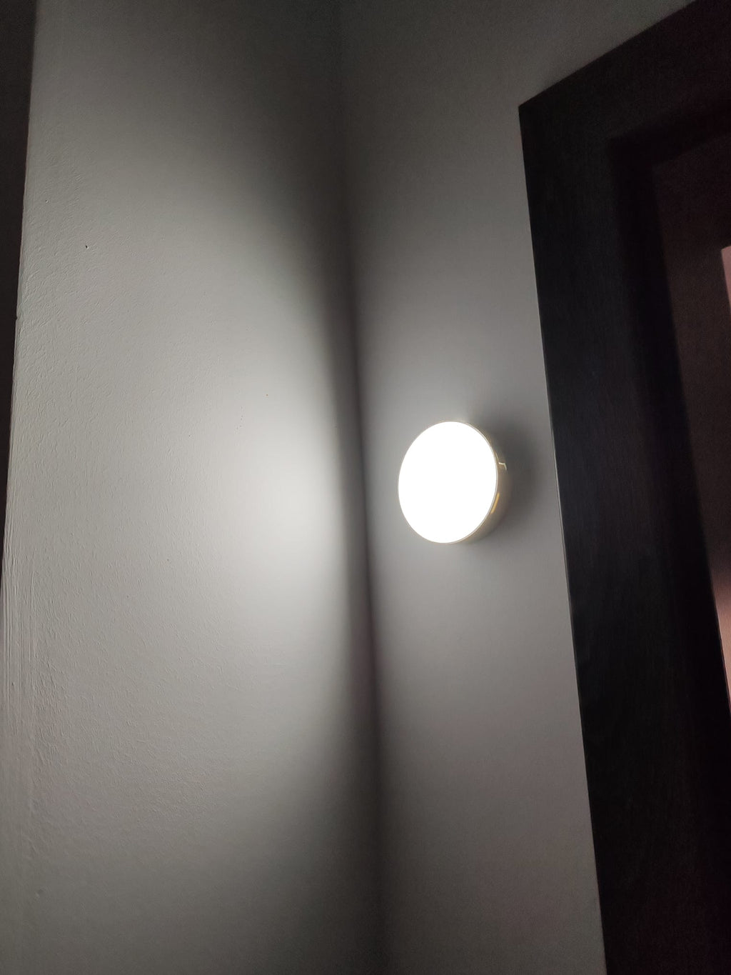 Lampa LED cu senzor de miscare - se aprinde automat noaptea (Pachet 2 bucati)