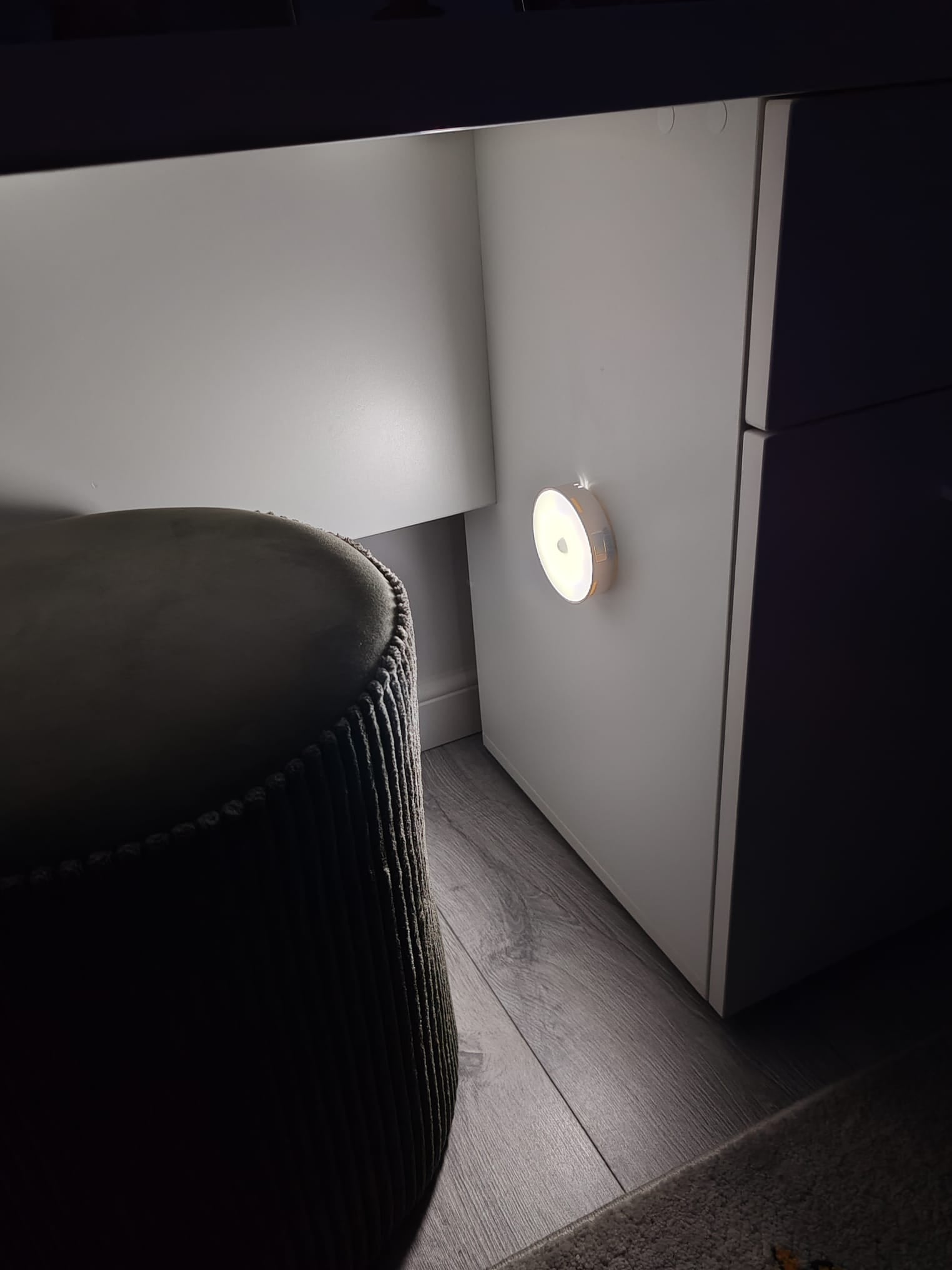 Lampa LED cu senzor de miscare - se aprinde automat noaptea (Pachet 2 bucati)