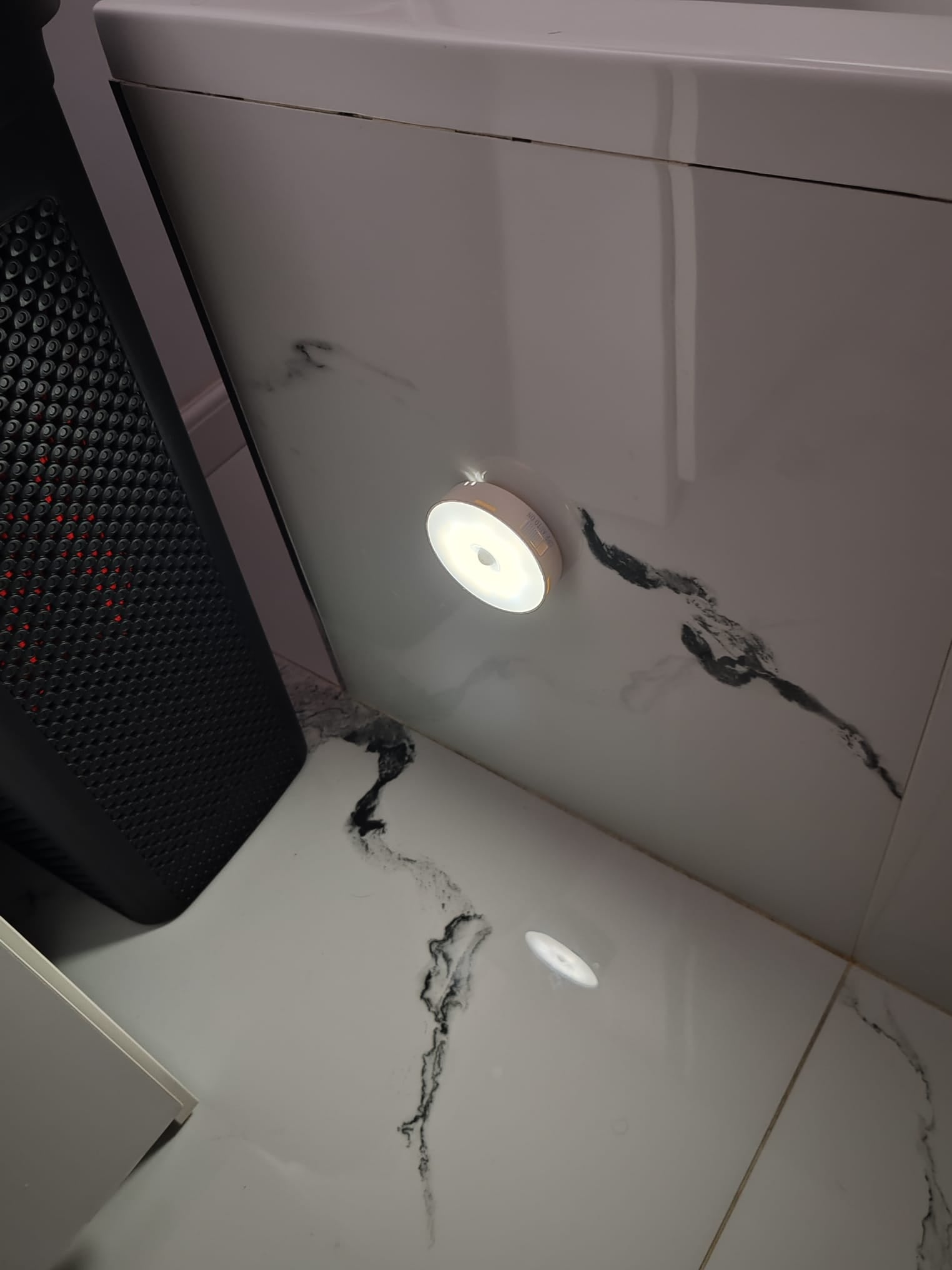 Lampa LED cu senzor de miscare - se aprinde automat noaptea (Pachet 2 bucati)