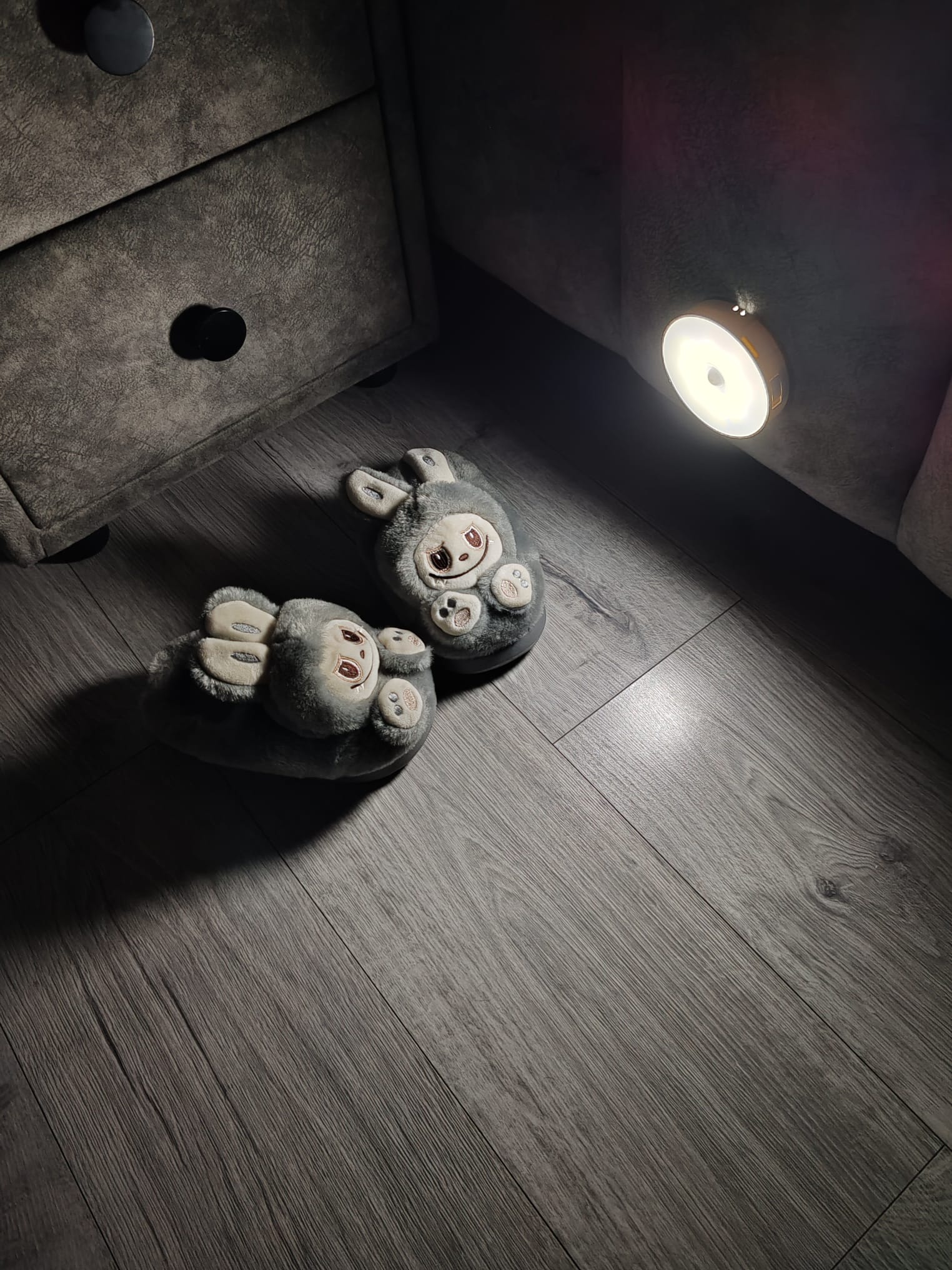 Lampa LED cu senzor de miscare - se aprinde automat noaptea (Pachet 2 bucati)